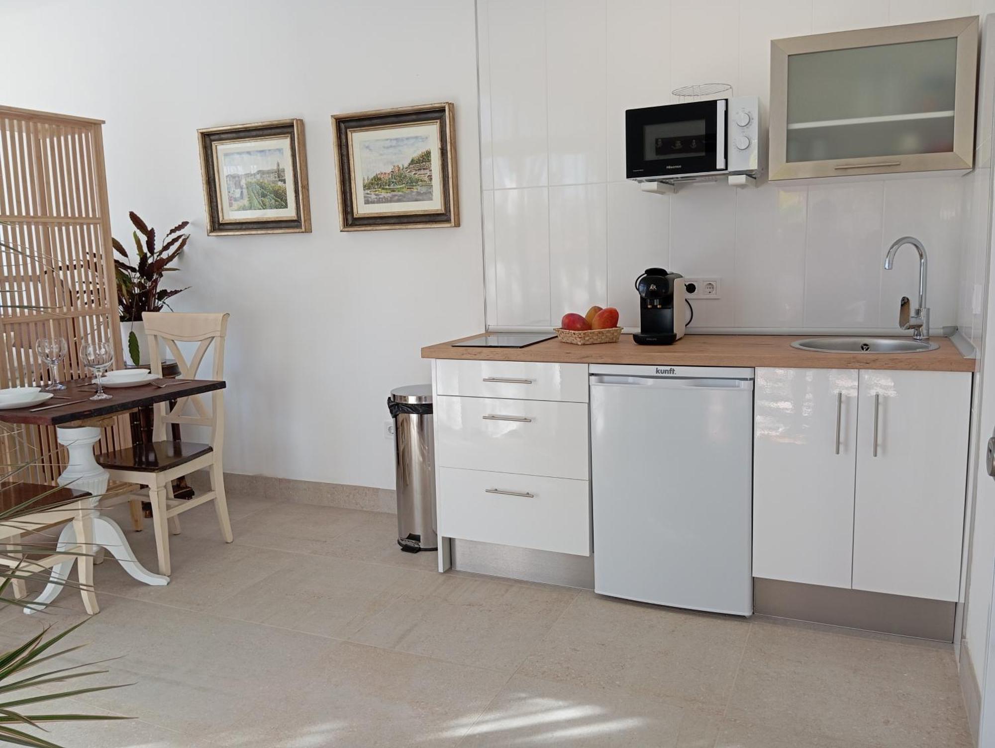 Habitaciones En Casa Miguel Калета-де-Велес Экстерьер фото